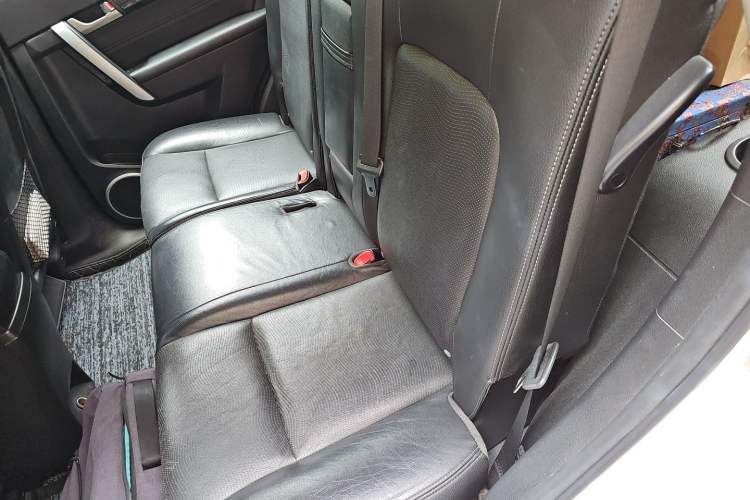 Used Chevrolet Captiva 2014 2.4L Two-Wheel Drive Urban Version 7 Seats Left Rear Seat