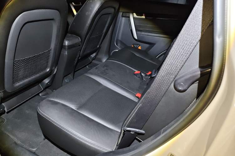 Used Chevrolet Captiva 2014 2.4L 4x4 Flagship Edition 7 Seats Left Rear Seat