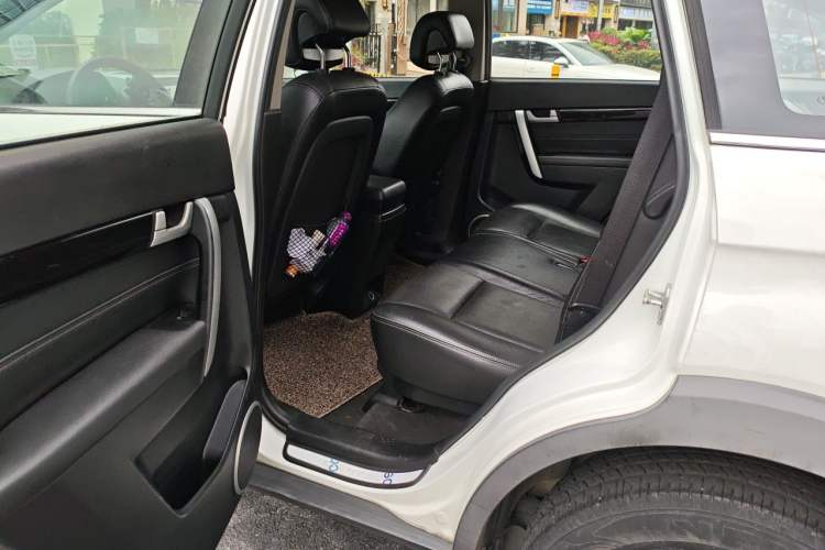 Used Chevrolet Captiva 2014 2.4L Two-Wheel Drive Urban Version 7 Seats Left Rear Seat