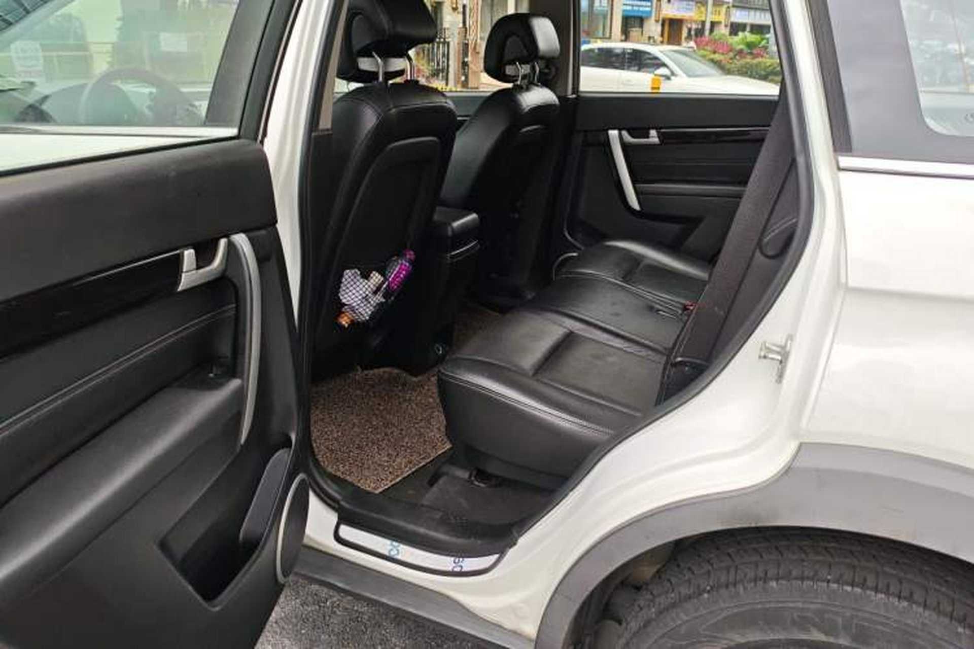 Used Chevrolet Captiva 2014 2.4L Two-Wheel Drive Urban Version 7 Seats Left Rear Seat