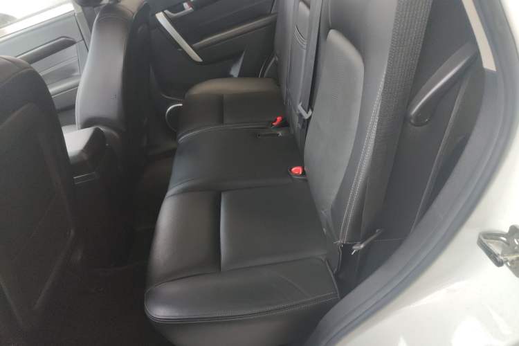 Used Chevrolet Captiva 2014 2.4L Two-Wheel Drive Urban Version 7 Seats Left Rear Seat