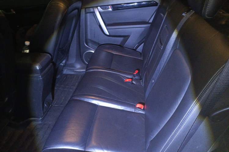Used Chevrolet Captiva 2014 2.4L Two-Wheel Drive Urban Version 7 Seats Left Rear Seat