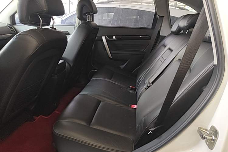 Used Chevrolet Captiva 2014 2.4L Two-Wheel Drive Urban Version 7 Seats Left Rear Seat