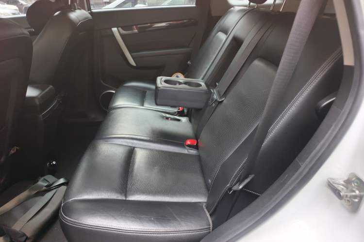 Used Chevrolet Captiva 2014 2.4L Two-Wheel Drive Urban Version 7 Seats Left Rear Seat