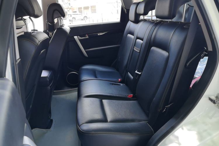 Used Chevrolet Captiva 2014 2.4L Two-Wheel Drive Urban Version 7 Seats Left Rear Seat