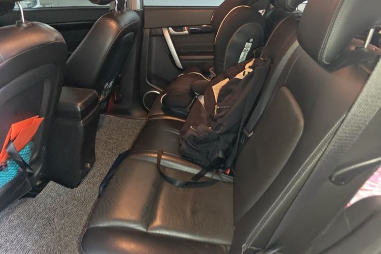 Used Chevrolet Captiva 2014 2.4L Two-Wheel Drive Urban Version 7 Seats Left Rear Seat