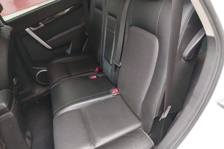 Used Chevrolet Captiva 2014 2.4L 4x4 Flagship Edition 7 Seats Left Rear Seat