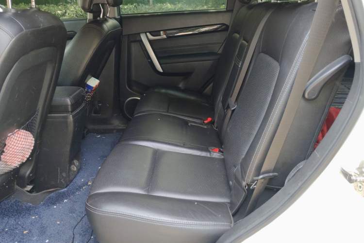 Used Chevrolet Captiva 2014 2.4L Two-Wheel Drive Urban Version 7 Seats Left Rear Seat