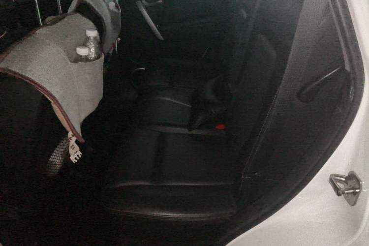 Used Chevrolet Captiva 2014 2.4L Two-Wheel Drive Urban Version 7 Seats Left Rear Seat