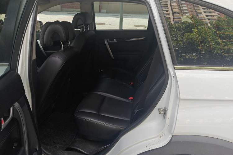 Used Chevrolet Captiva 2014 2.4L 4x4 Flagship Edition 7 Seats Left Rear Seat
