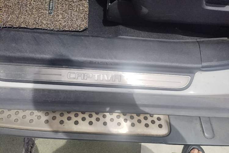 Used Chevrolet Captiva 2014 2.4L 4x4 Flagship Edition 7 Seats Left Side Sill