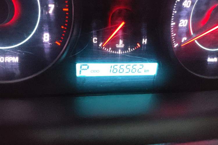 Used Chevrolet Captiva 2014 2.4L Two-Wheel Drive Urban Version 7 Seats Odometer Close Up