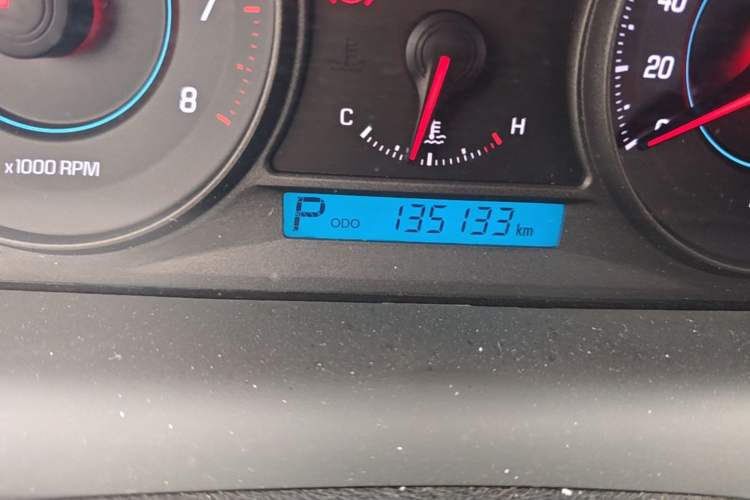 Used Chevrolet Captiva 2014 2.4L 4x4 Flagship Edition 7 Seats Odometer Close Up