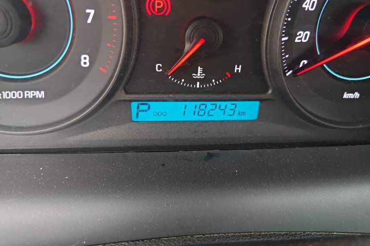 Used Chevrolet Captiva 2014 2.4L Two-Wheel Drive Urban Version 7 Seats Odometer Close Up