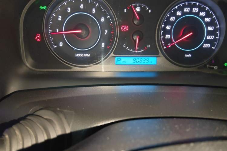 Used Chevrolet Captiva 2014 2.4L Two-Wheel Drive Urban Version 7 Seats Odometer Close Up