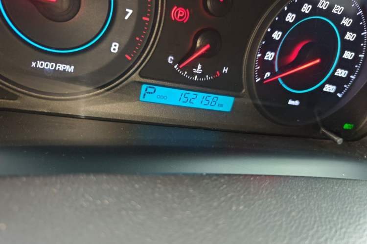 Used Chevrolet Captiva 2014 2.4L 4x4 Flagship Edition 7 Seats Odometer Close Up