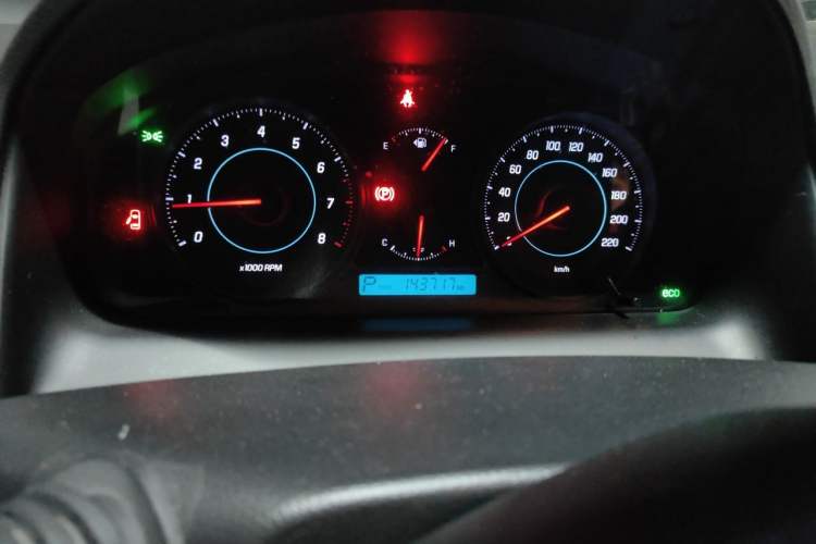 Used Chevrolet Captiva 2014 2.4L 4x4 Flagship Edition 7 Seats Odometer Close Up