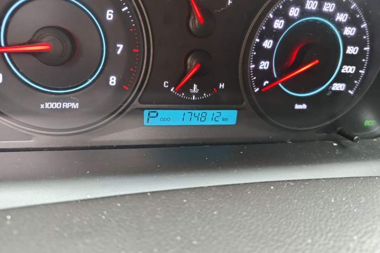 Used Chevrolet Captiva 2014 2.4L Two-Wheel Drive City Edition 5 Seats Odometer Close Up