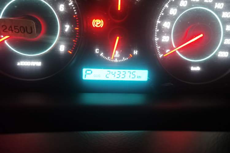 Used Chevrolet Captiva 2014 2.4L 4x4 Flagship Edition 7 Seats Odometer Close Up