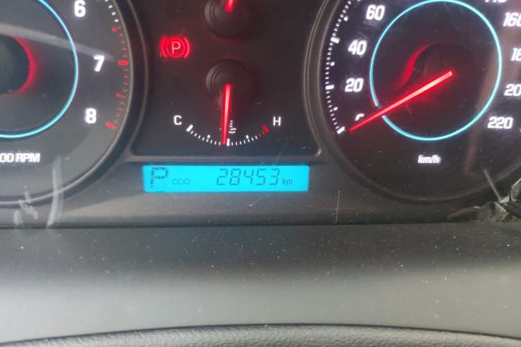 Used Chevrolet Captiva 2014 2.4L 4x4 Flagship Edition 7 Seats Odometer Close Up