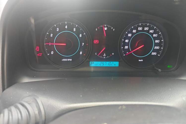 Used Chevrolet Captiva 2014 2.4L 4x4 Flagship Edition 7 Seats Odometer Close Up