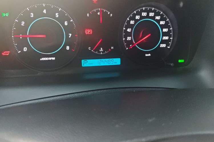 Used Chevrolet Captiva 2014 2.4L 4x4 Flagship Edition 7 Seats Odometer Close Up