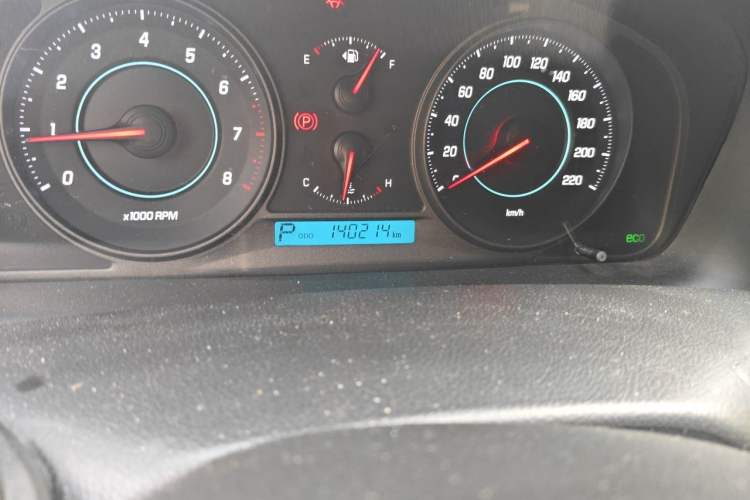 Used Chevrolet Captiva 2014 2.4L 4x4 Flagship Edition 7 Seats Odometer Close Up