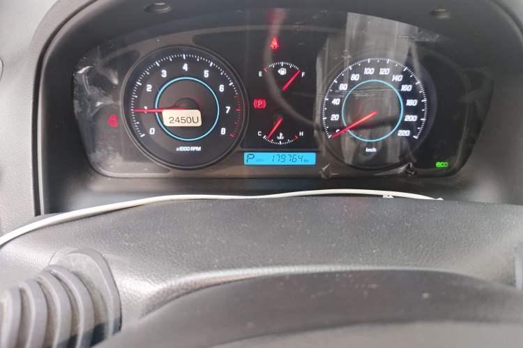 Used Chevrolet Captiva 2014 2.4L Two-Wheel Drive Urban Version 7 Seats Odometer Close Up