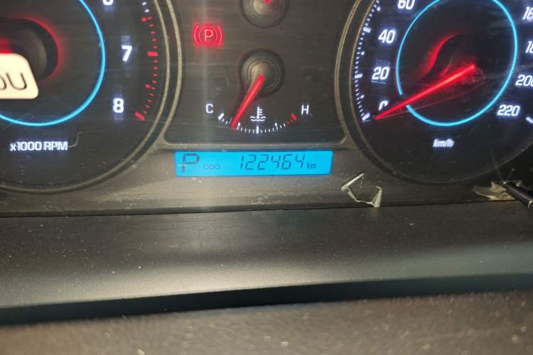 Used Chevrolet Captiva 2014 2.4L 4x4 Flagship Edition 7 Seats Odometer Close Up