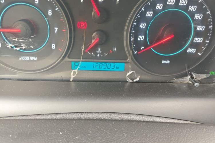 Used Chevrolet Captiva 2014 2.4L Two-Wheel Drive Urban Version 7 Seats Odometer Close Up