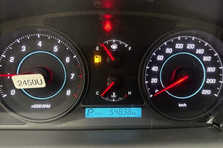 Used Chevrolet Captiva 2014 2.4L 4x4 Flagship Edition 7 Seats Odometer Close Up