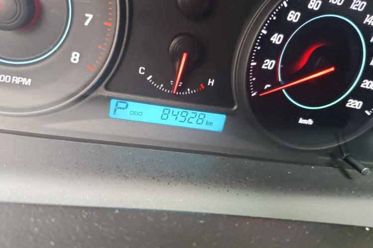 Used Chevrolet Captiva 2014 2.4L 4x4 Flagship Edition 7 Seats Odometer Close Up
