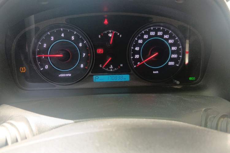 Used Chevrolet Captiva 2014 2.4L 4x4 Flagship Edition 7 Seats Odometer Close Up
