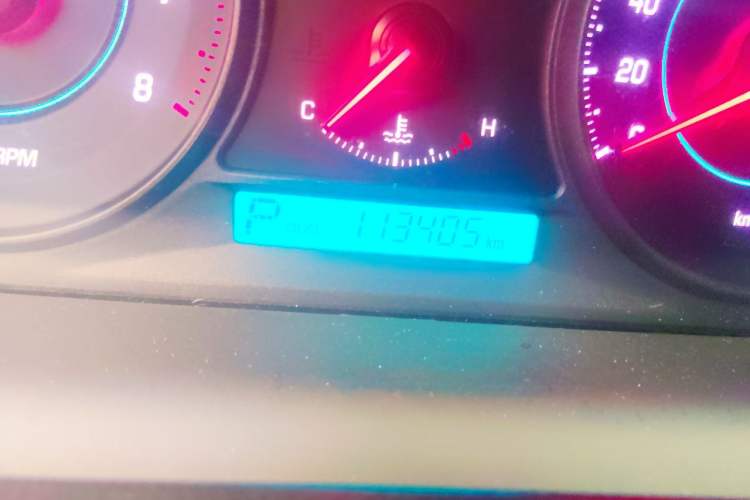 Used Chevrolet Captiva 2014 2.4L 4x4 Flagship Edition 7 Seats Odometer Close Up