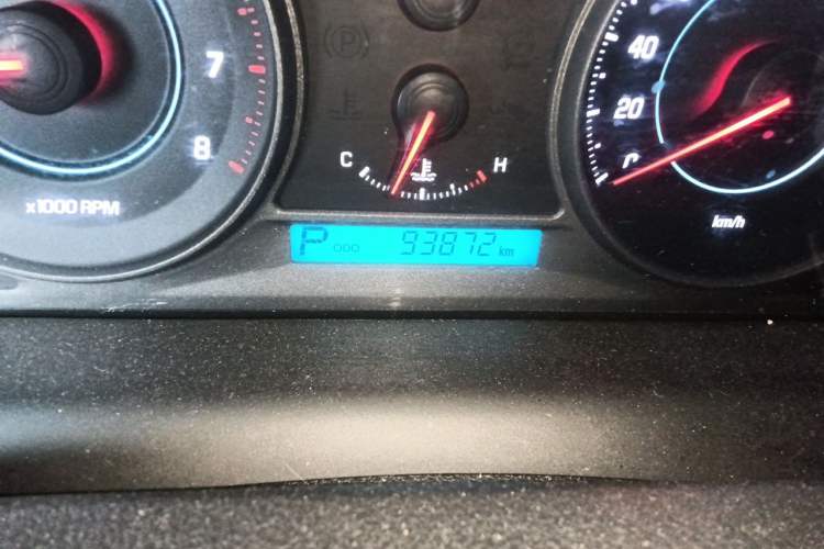 Used Chevrolet Captiva 2014 2.4L 4x4 Luxury Edition 5 Seats Odometer Close Up