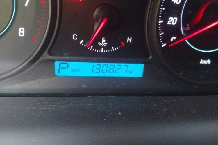 Used Chevrolet Captiva 2014 2.4L 4x4 Flagship Edition 7 Seats Odometer Close Up