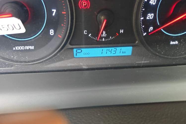 Used Chevrolet Captiva 2014 2.4L Two-Wheel Drive Urban Version 7 Seats Odometer Close Up