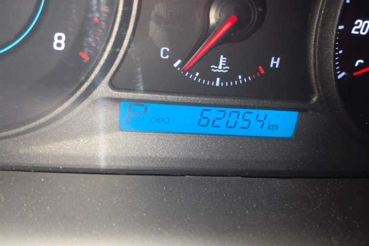Used Chevrolet Captiva 2014 2.4L 4x4 Flagship Edition 7 Seats Odometer Close Up
