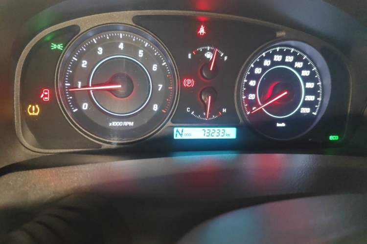 Used Chevrolet Captiva 2014 2.4L 4x4 Flagship Edition 7 Seats Odometer Close Up