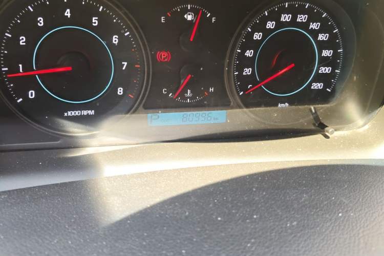 Used Chevrolet Captiva 2014 2.4L Two-Wheel Drive Urban Version 7 Seats Odometer Close Up