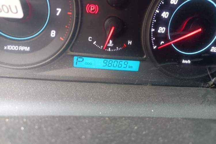 Used Chevrolet Captiva 2014 2.4L 4x4 Flagship Edition 7 Seats Odometer Close Up