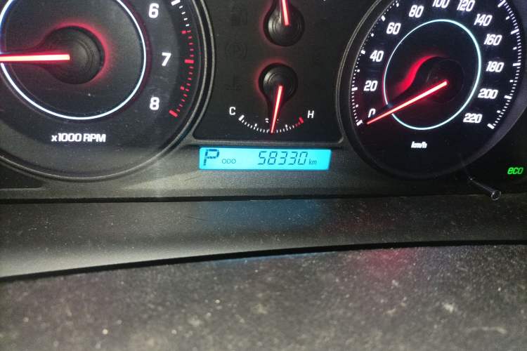 Used Chevrolet Captiva 2014 2.4L 4x4 Flagship Edition 7 Seats Odometer Close Up