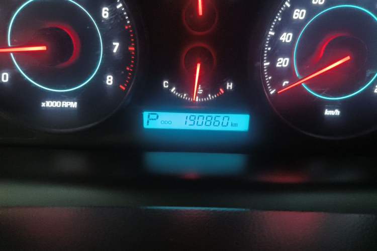 Used Chevrolet Captiva 2014 2.4L Two-Wheel Drive Urban Version 7 Seats Odometer Close Up