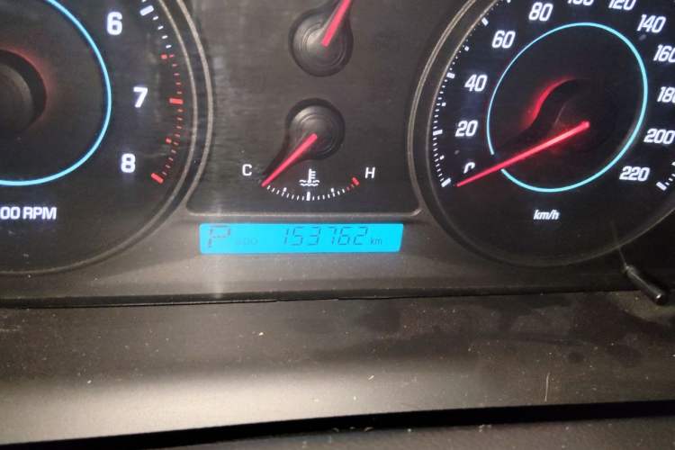 Used Chevrolet Captiva 2014 2.4L 4x4 Flagship Edition 7 Seats Odometer Close Up