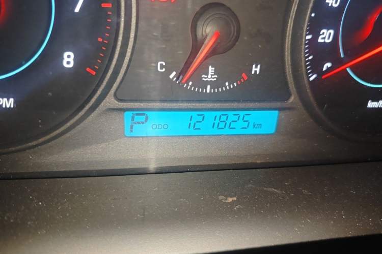 Used Chevrolet Captiva 2014 2.4L 4x4 Flagship Edition 7 Seats Odometer Close Up