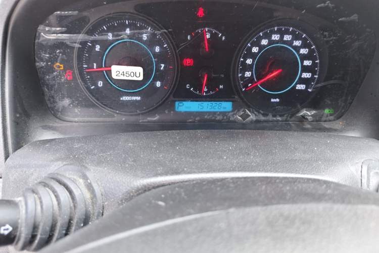 Used Chevrolet Captiva 2014 2.4L Two-Wheel Drive Urban Version 7 Seats Odometer Close Up