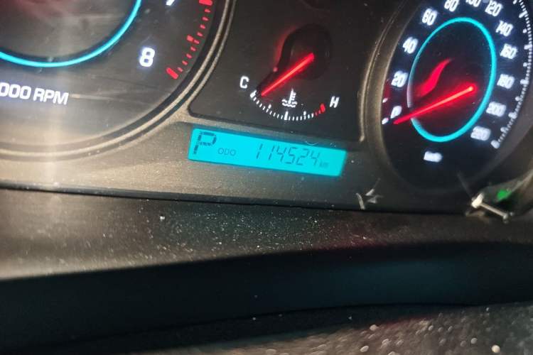 Used Chevrolet Captiva 2014 2.4L 4x4 Flagship Edition 7 Seats Odometer Close Up
