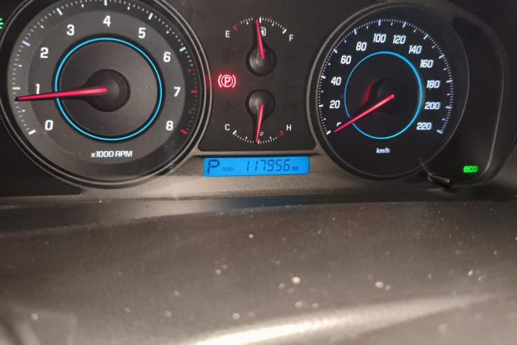 Used Chevrolet Captiva 2014 2.4L 4x4 Flagship Edition 7 Seats Odometer Close Up