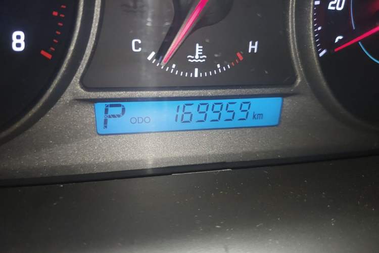 Used Chevrolet Captiva 2014 2.4L 4x4 Flagship Edition 7 Seats Odometer Close Up