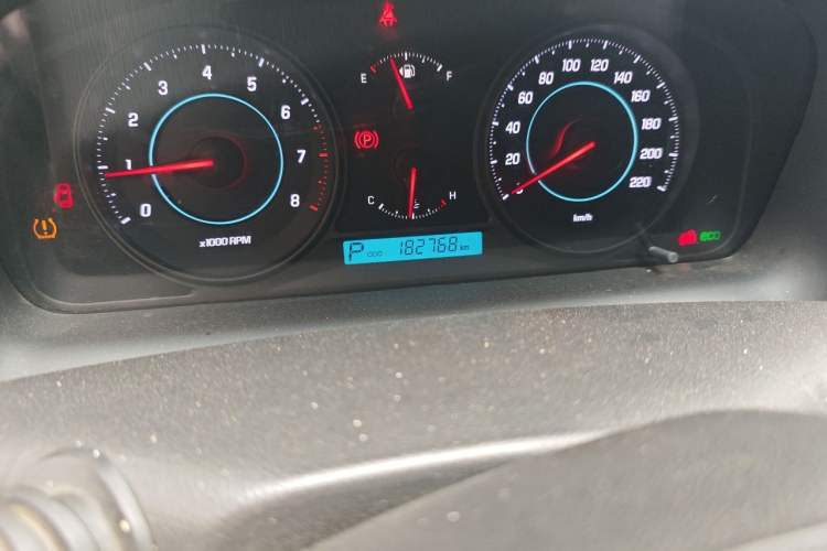 Used Chevrolet Captiva 2014 2.4L 4x4 Flagship Edition 7 Seats Odometer Close Up
